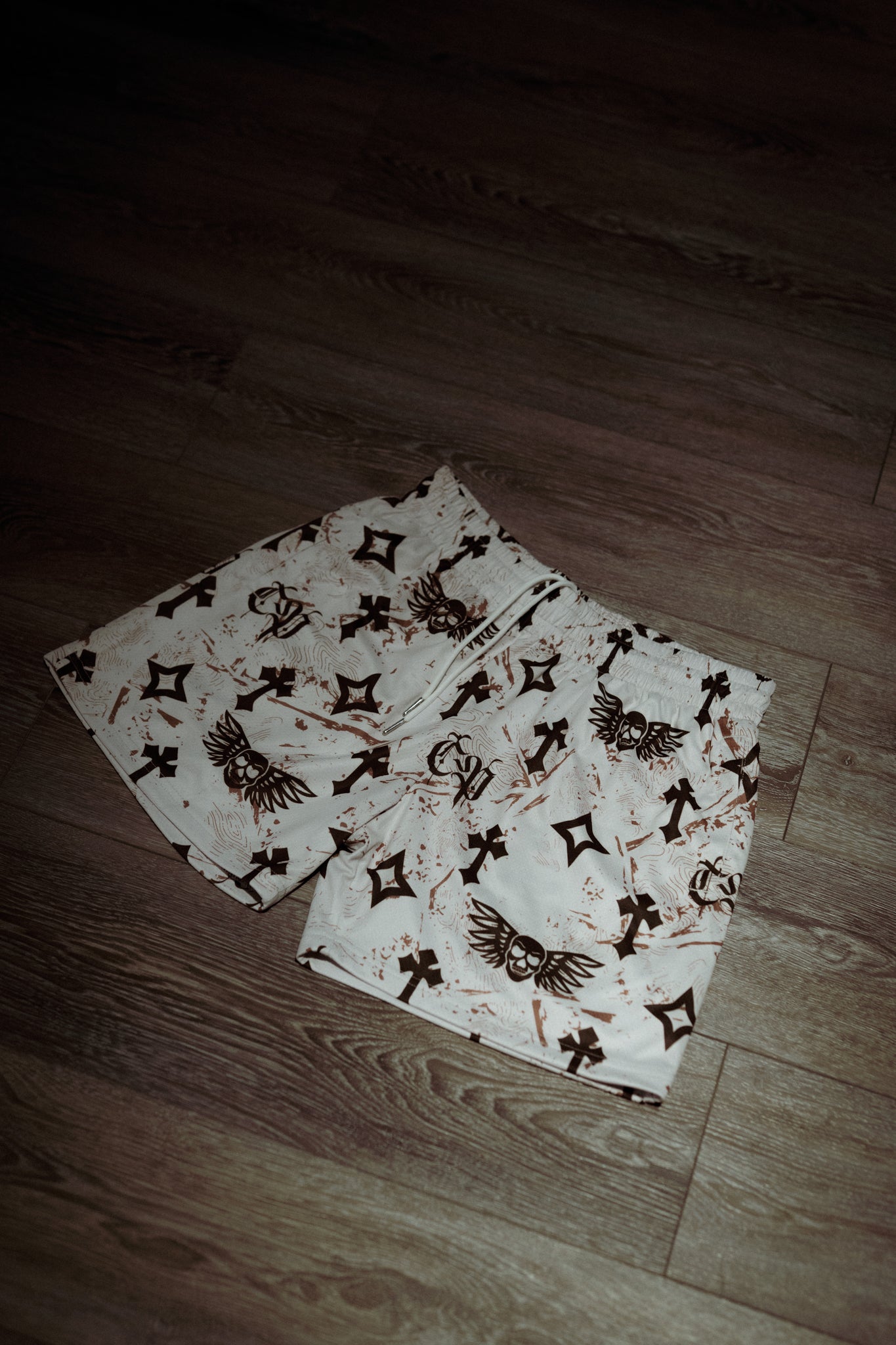 Bleak Midwinter shorts- Cream/ Brown paint