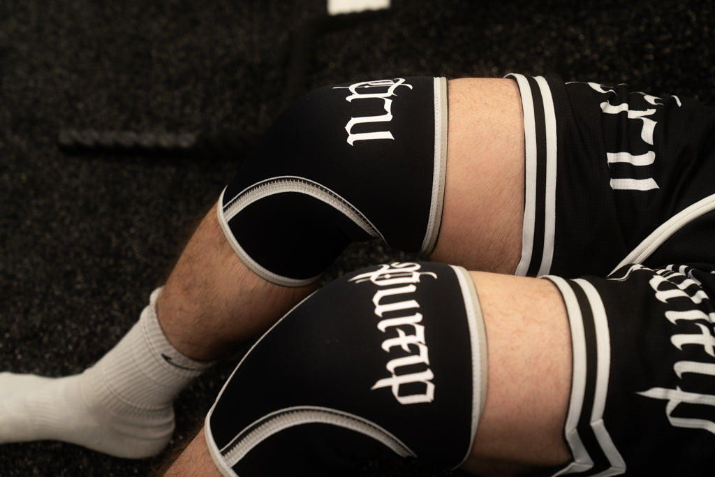 Tru Pump High-Performance Compression Knee Sleeves Black/White for Athletes & Lifters Enhance Stability & Performance